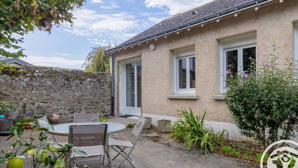 Rochefort-sur-Loire Cottage | Renovated house with garden near Angers