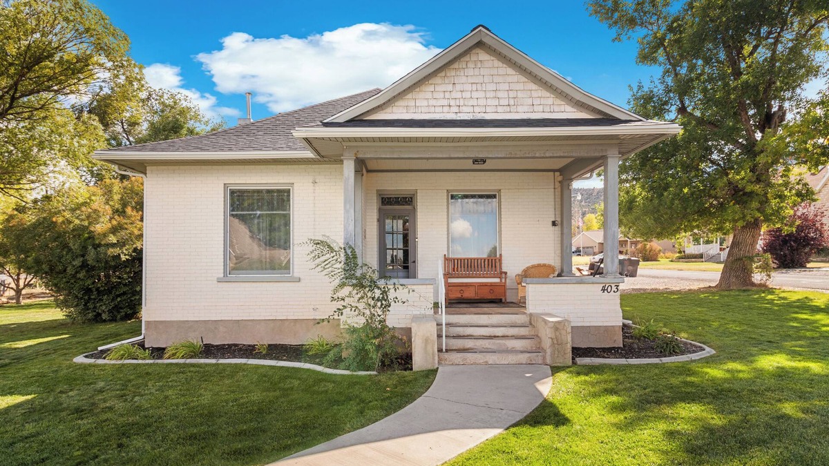 Manti House | Renovated Historic Manti Home - 11 beds