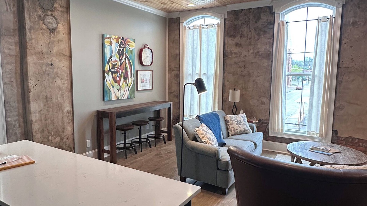 Hopkinsville Apartment | Renovated historic apartment in Hopkinsville near trails, shops, and dining.