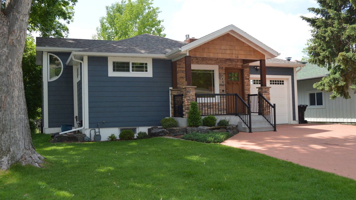 Billings House | Renovated home in vintage neighborhood, close to airport, hospitals, & downtown.
