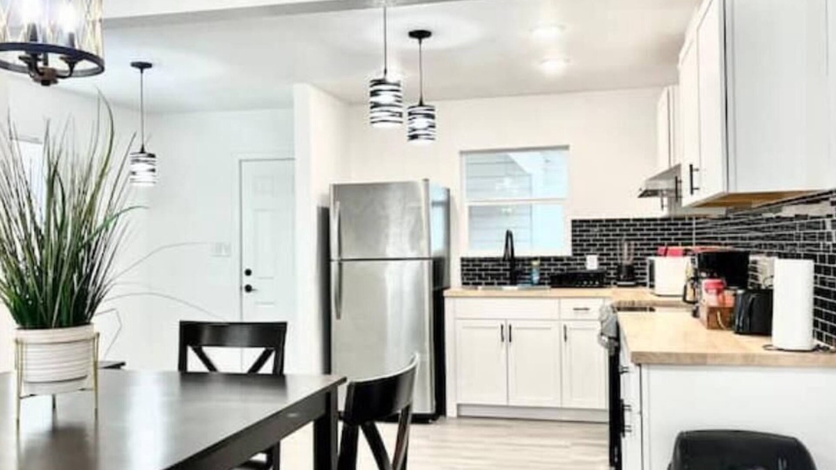 Northwest Los Angeles Heights House | Renovated home & private suite