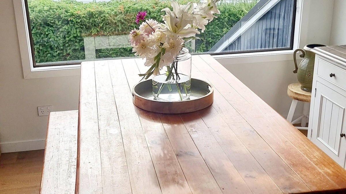 Fernhill House | Renovated Home, stunning views.