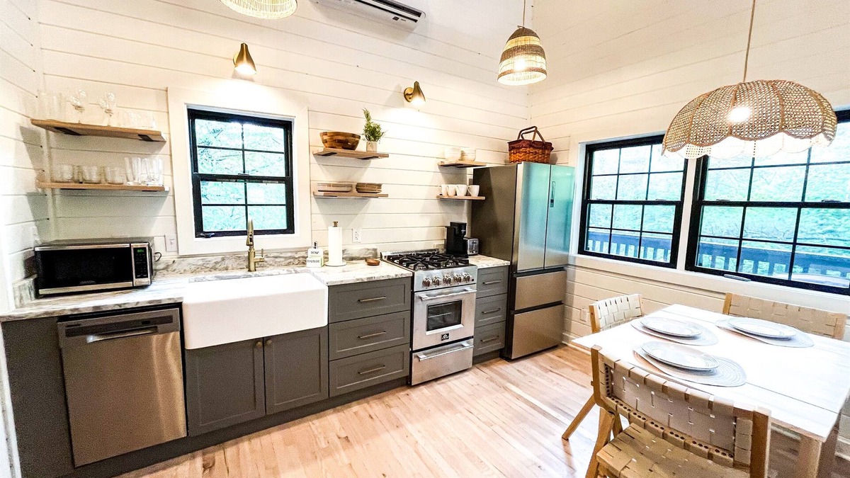 Bear Den Cabin | Renovated! Hot Tub! Cabin 1! Right off the BRPW!