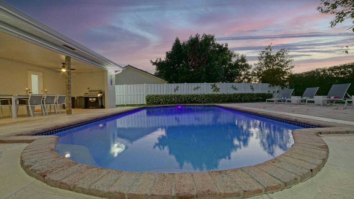 Coral Springs House | Renovated House Heated Pool Gourmet Kitchen Pet Friendly Walking to the Downtown