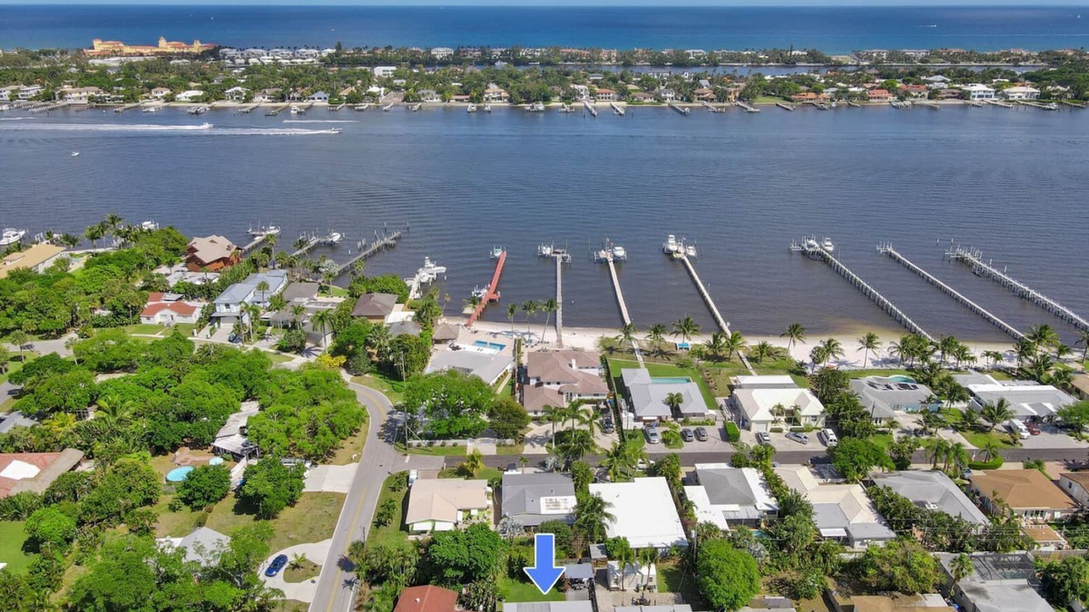 East Central Boulevard House | Renovated House just mile from the the Pier and the Beach with pool and jacuzzi