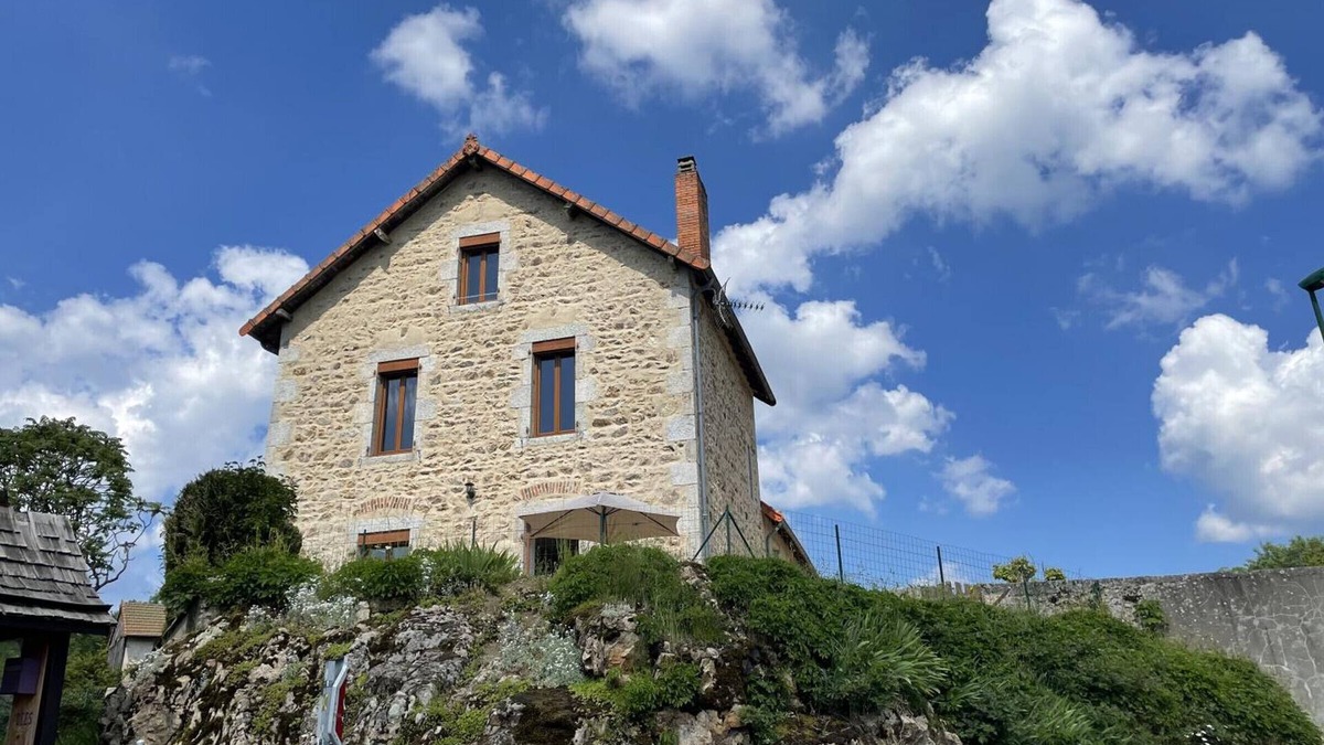 La Chabanne Cottage | Renovated house with garden, BBQ, pets accepted
