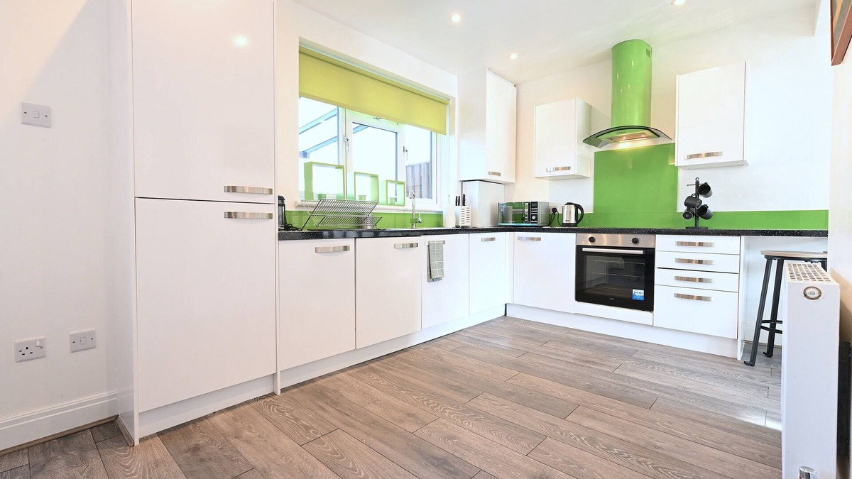 Abbey Wood House | Renovated in 2024,3 Bed House near The Elizabeth Line. Suitable for Contractors.