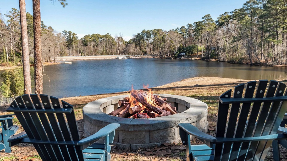 East Raleigh House | Renovated lakefront home, minutes to downtown Raleigh!
