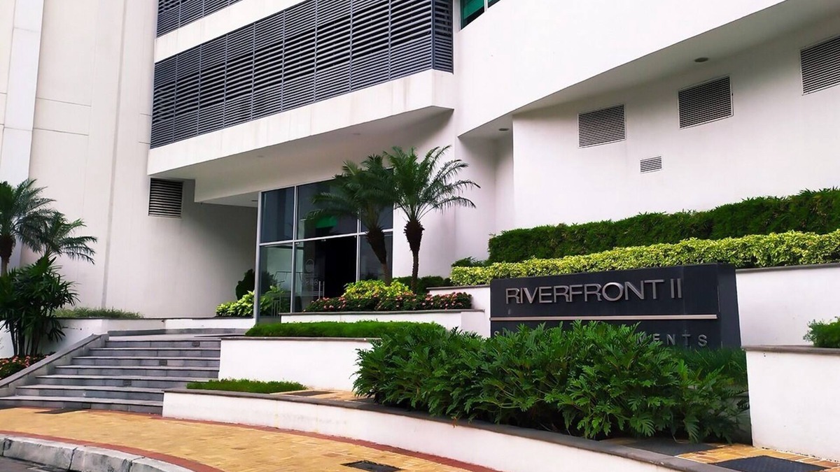 Las Penas Apartment | Renovated Luxury Suite overlooking the Guayas River and all amenities.