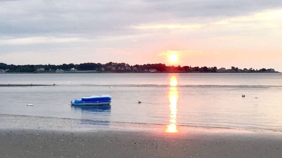 Devon Cottage | Renovated Milford Beach home by Charles Island/Silver Sands Pk