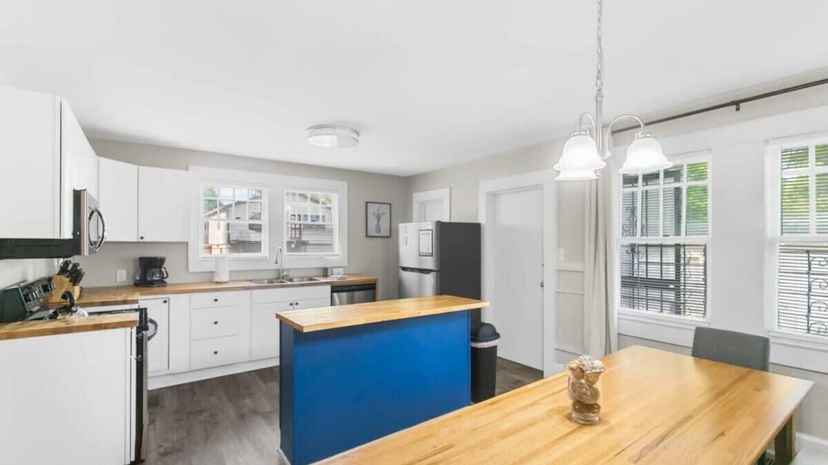 Birmingham House | Renovated! Mins to BHM CrossPlex-Central Park Chic