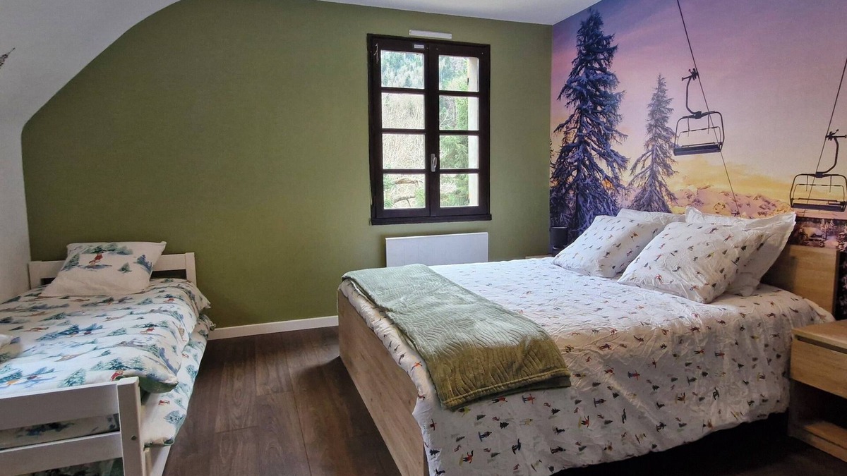 Aragnouet House | Renovated mountain gîte, close to ski slopes and hiking trails, sleeps 14 to 16