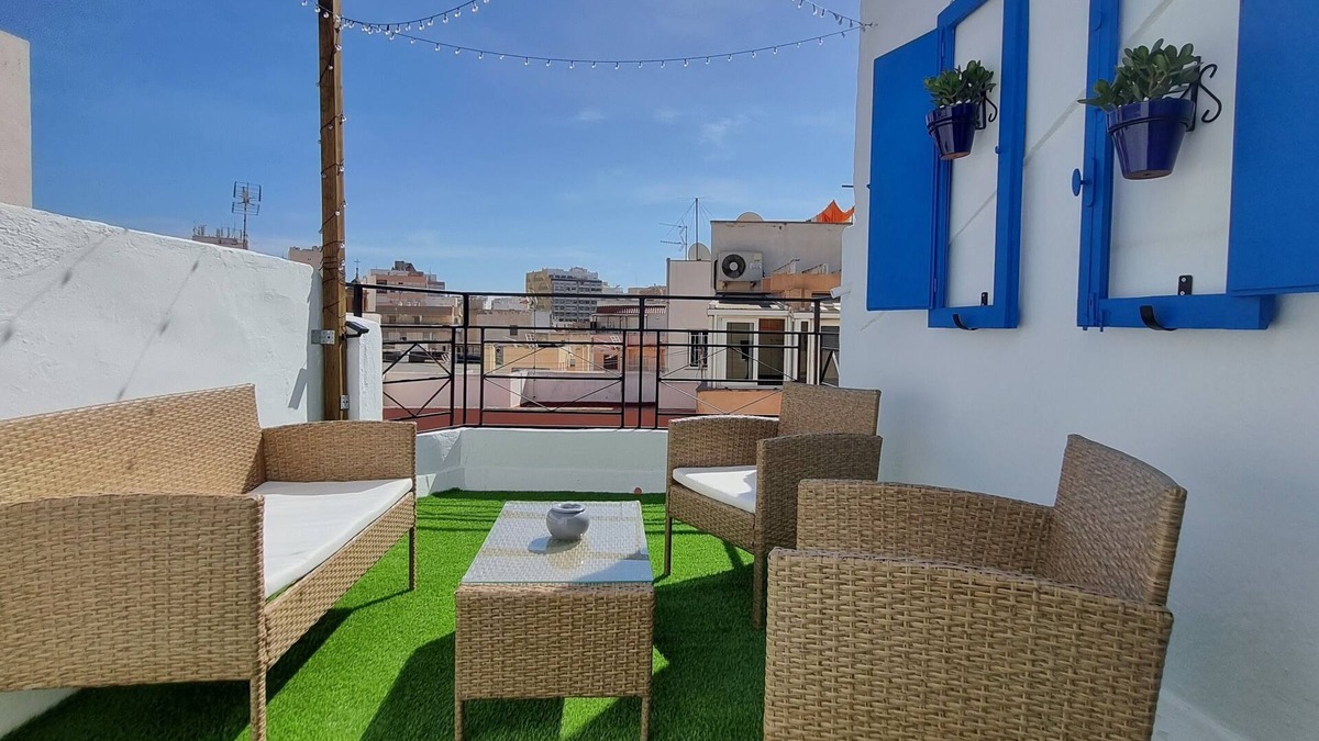 Almeria Centro Apartment | Renovated Penthouse in the historic center, 100 meters from the Cathedral!