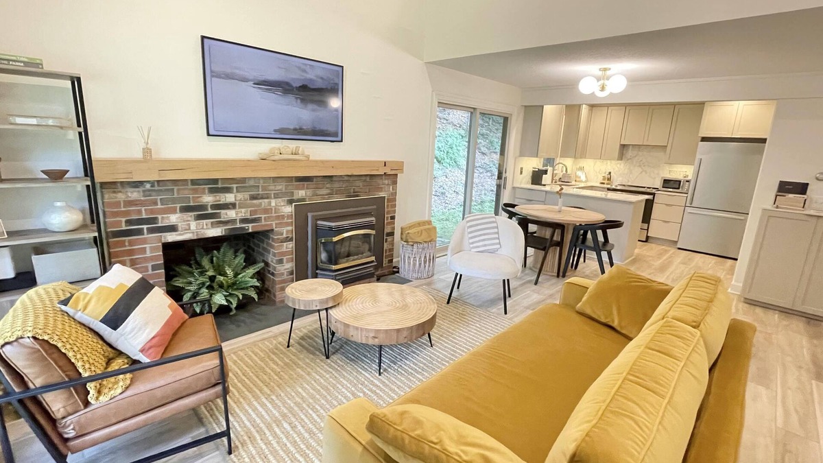 West Hartford Condo | Renovated Quechee Lakes Condo. Quechee Club Amenities! 15 mins Woodstock, VT!