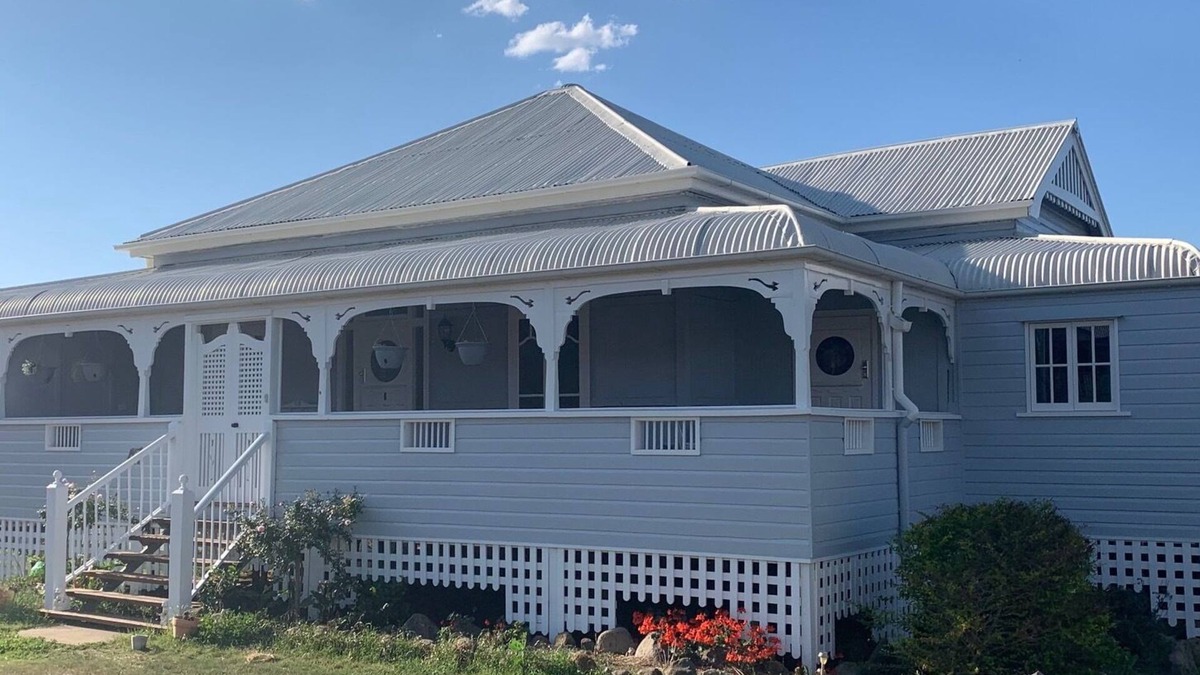 Warwick House | Renovated Queenslander with a pool - close to town!