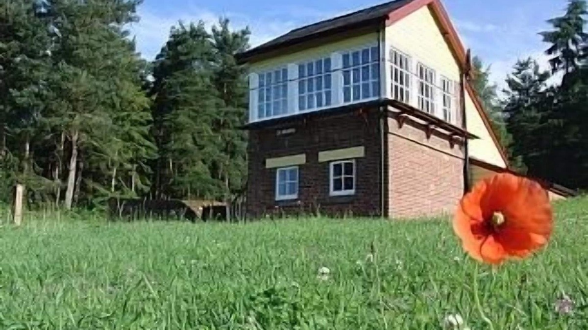 Penrith Cottage | Renovated Railway Signal Box In A Tranquil Location & perfect for stargazing