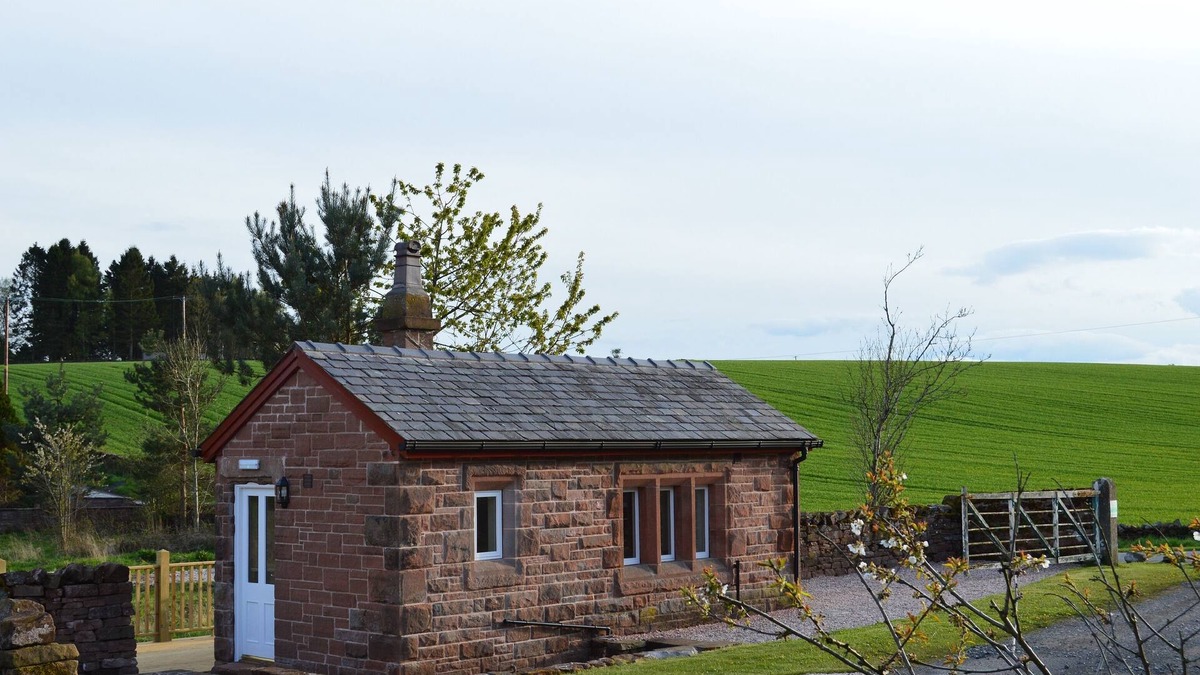 Penrith Cottage | Renovated Railway Weigh Office In A Tranquil Location and perfect for Stargazing