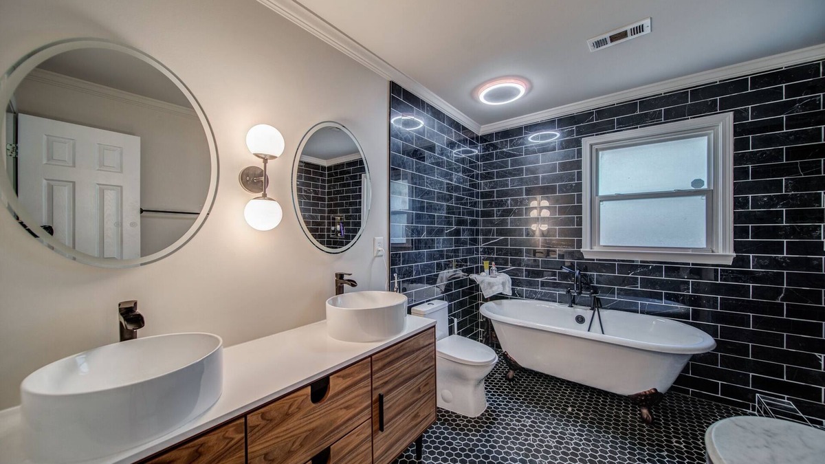 Hapeville House | Renovated Ranch House in Walkable Historic Neighborhood