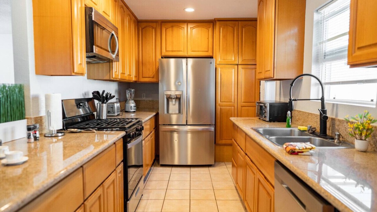 Northwest Torrance House | RENOVATED/REMODELED 3BR HOUSE in TORRANCE with FENCED YARD p11