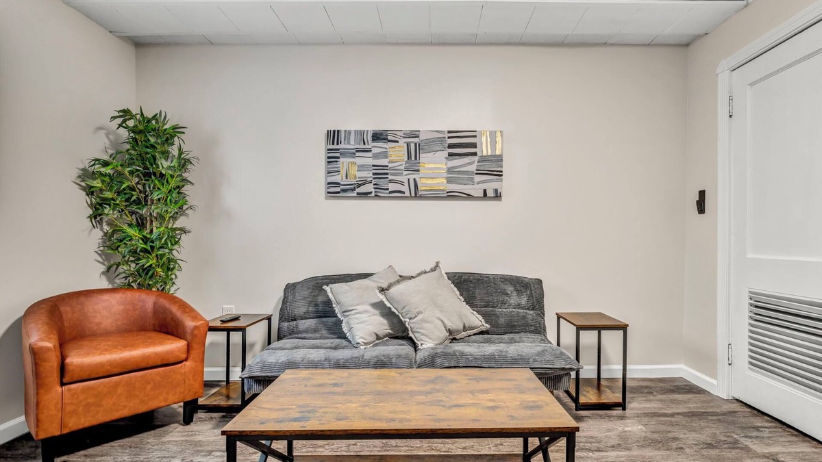 Berea House | Renovated Retreat: King Bed - Fire Pit - Metroparks Accessn