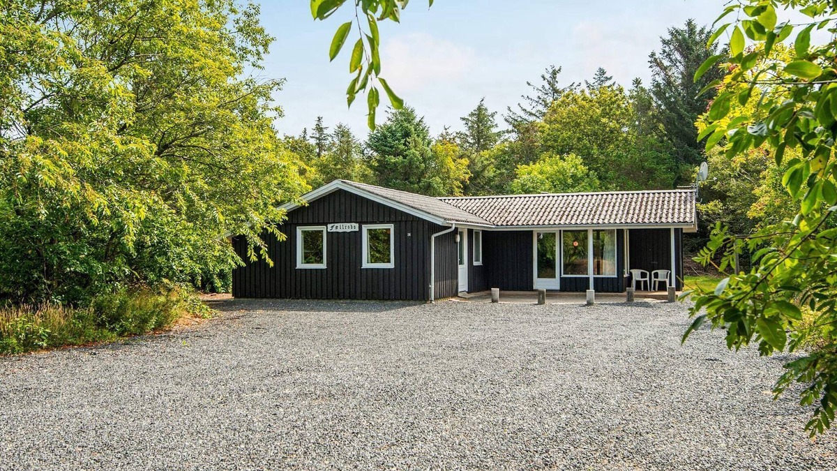 Henne House | Renovated Retreat with Pool - By Traum Ferienwohnungen