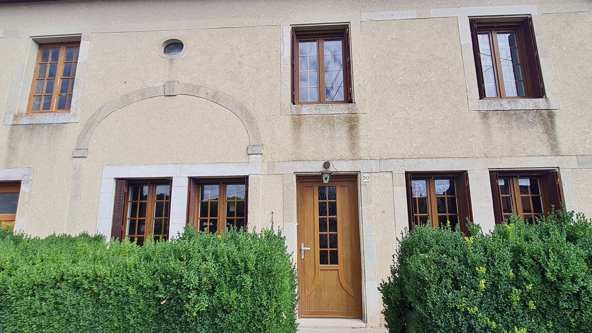 Mauvages Cottage | Renovated Rural Farmhouse for 6, Near Hiking Trails & Historic Cities