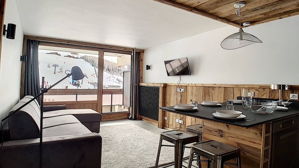 Les Menuires Apartment | Renovated Ski-In/Ski-Out Apartment with South-Facing Balcony