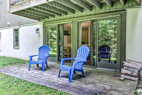 Bromley Mountain Apartment | Renovated Ski-InandSki-Out Peru Condo at Bromley Mtn