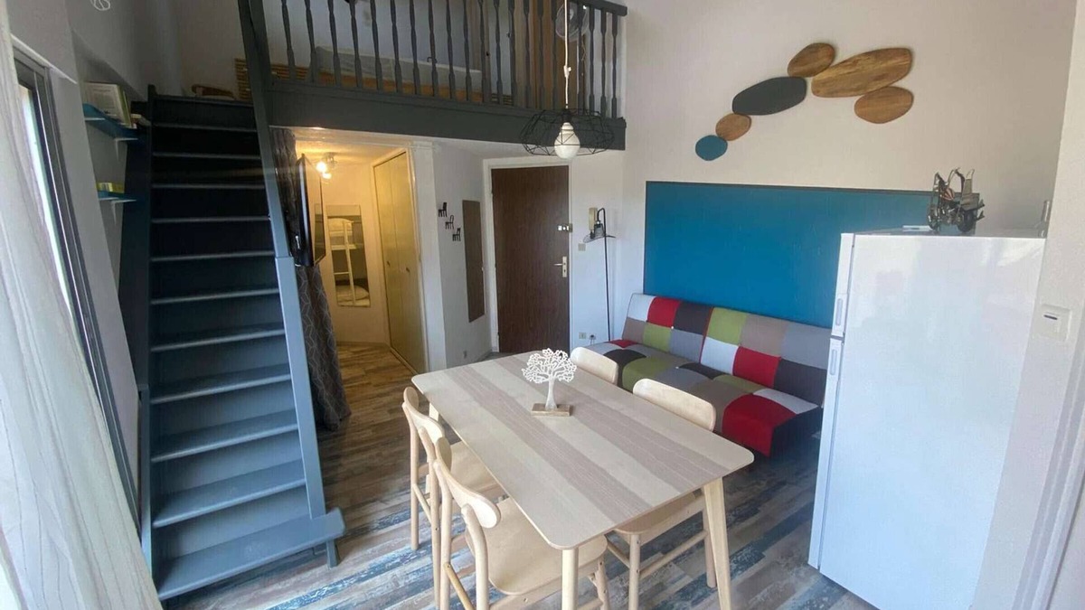 Marseillan Plage Apartment | Renovated Studio Cabin Mezzanine with Terrace, Parking & Pets Allowed – Sleeps 4