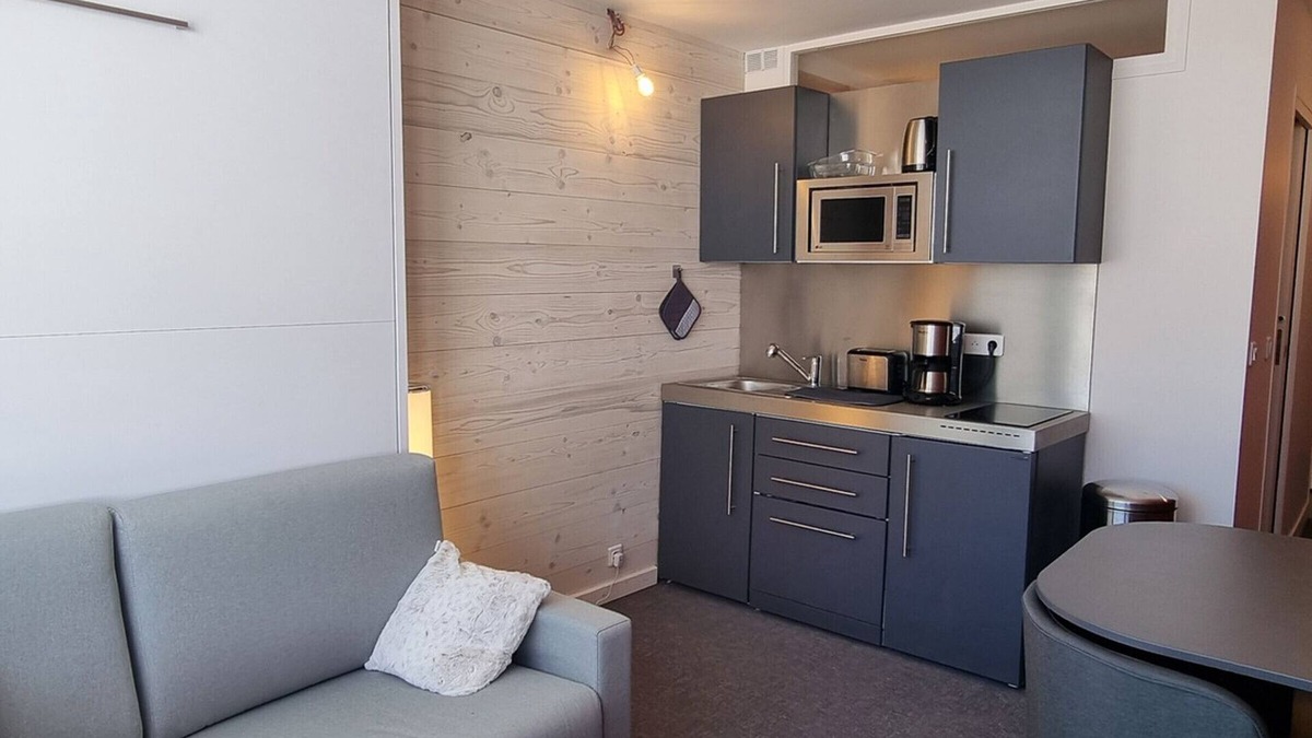 Aime Apartment | Renovated studio at the foot of the slopes with bunk beds and sofa bed, pets allowed