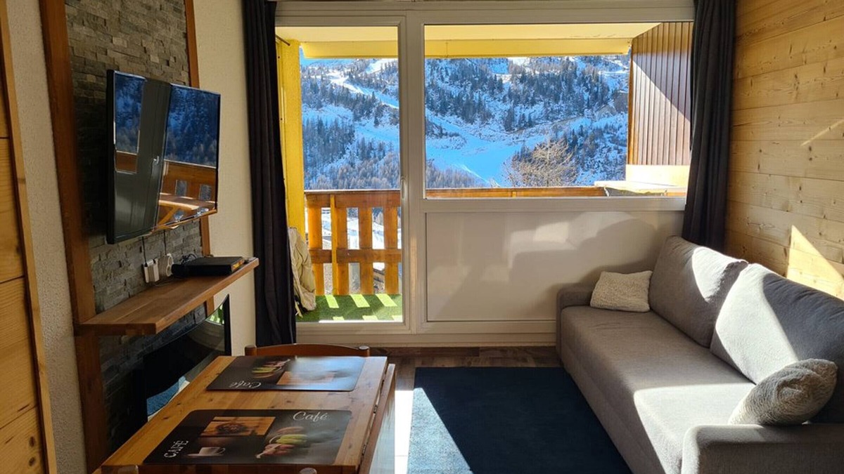 Isola Apartment | Renovated studio with 2 beds and internet, close to slopes and funicular