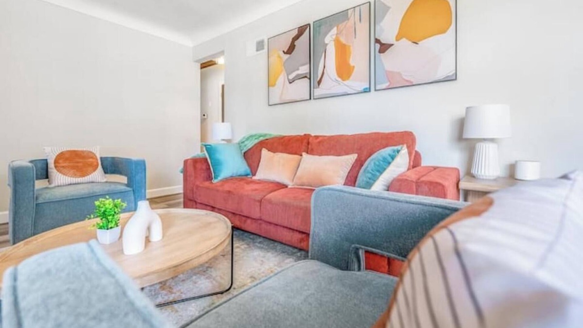 St. Louis House | Renovated Stylish Home Central New Furnishings
