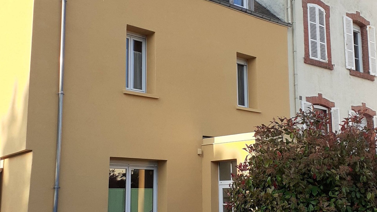 Pont-Hebert House | Renovated town house with two courtyards