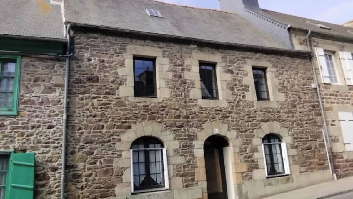 Pontrieux House | Renovated town house ideally located.