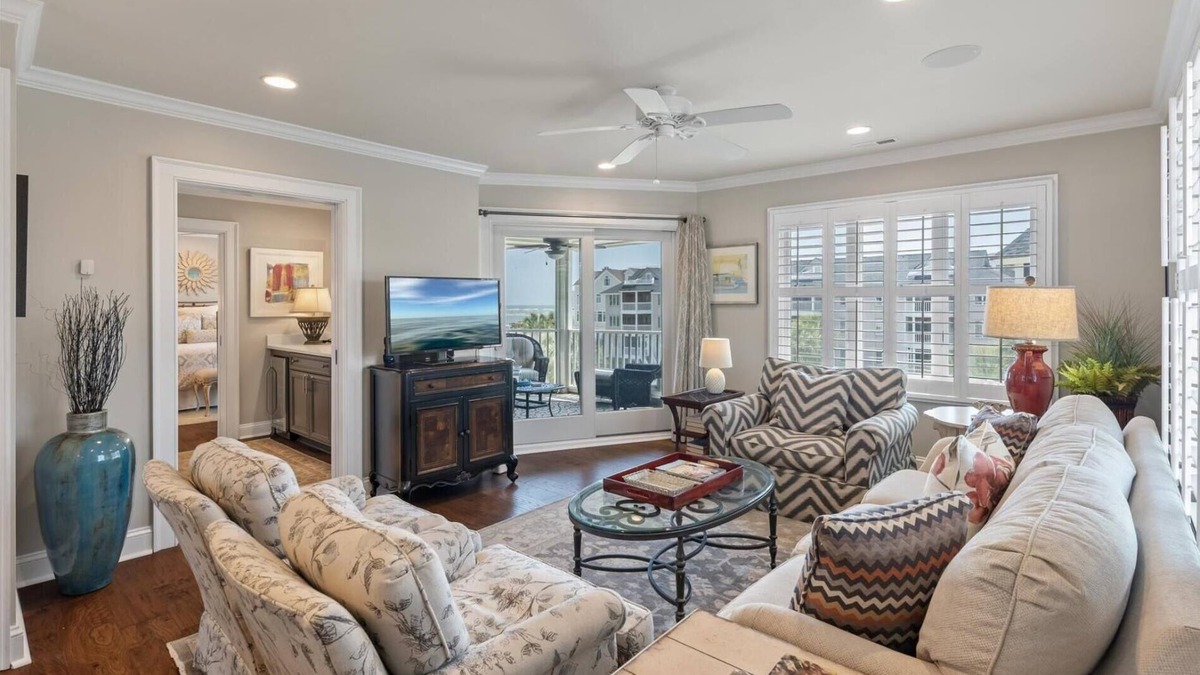 Isle of Palms Condo | Renovated Unit on Top Floor with Gorgeous Ocean Views