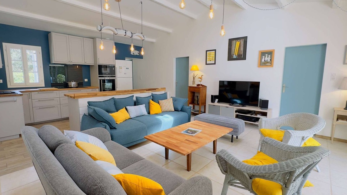 La Couarde-sur-Mer House | Renovated villa under the pines near the beach