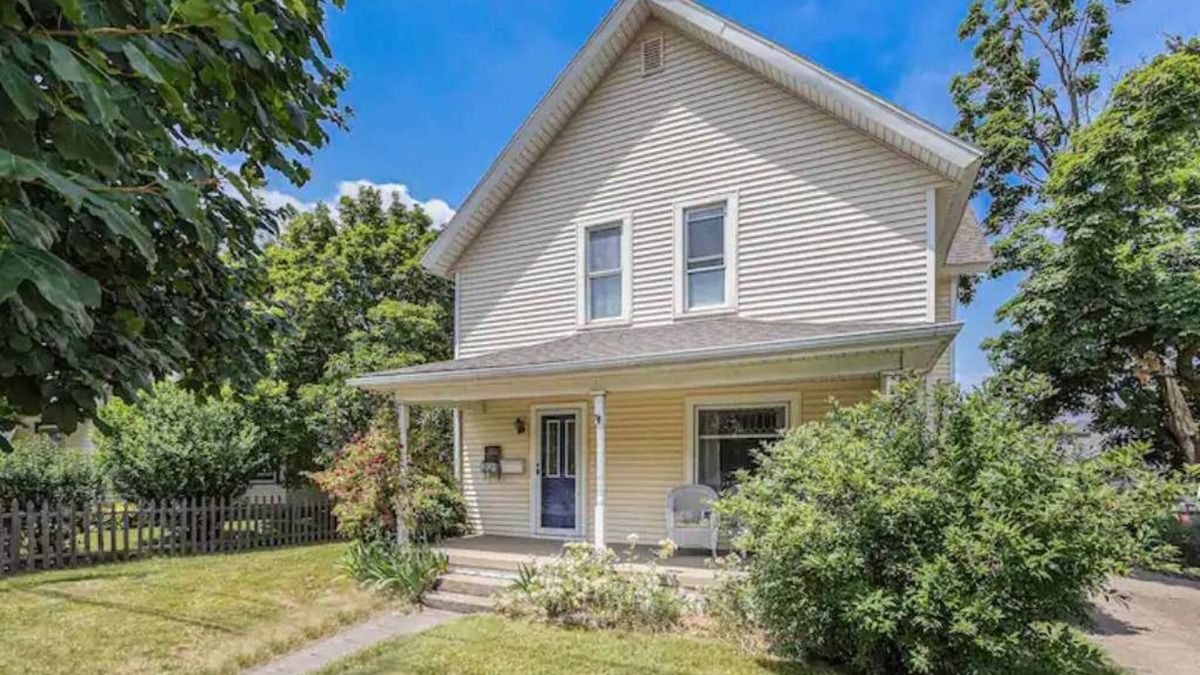 Three Oaks House | Renovated Victorian Home with Private Garden & Fire Pit!