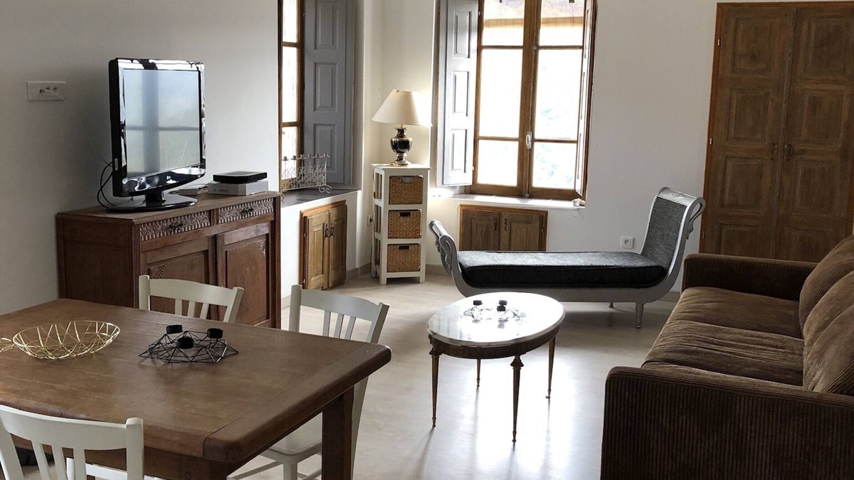 Cargiaca Condo | Renovated village apartment