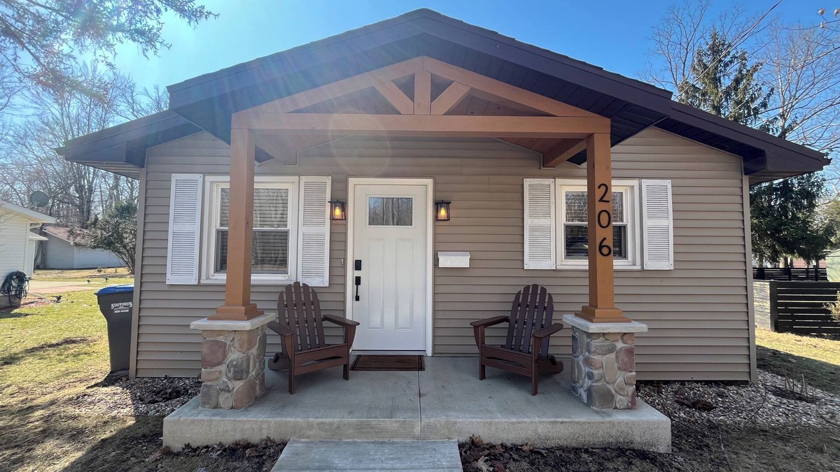 Winona Lake House | Renovated W/HOT TUB Perfect Winona Lake Location