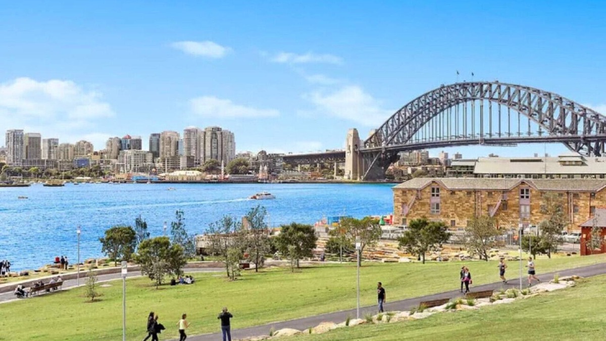 Dawes Point Apartment | Renovated Warehouse Conversion In Heart Of Sydney!