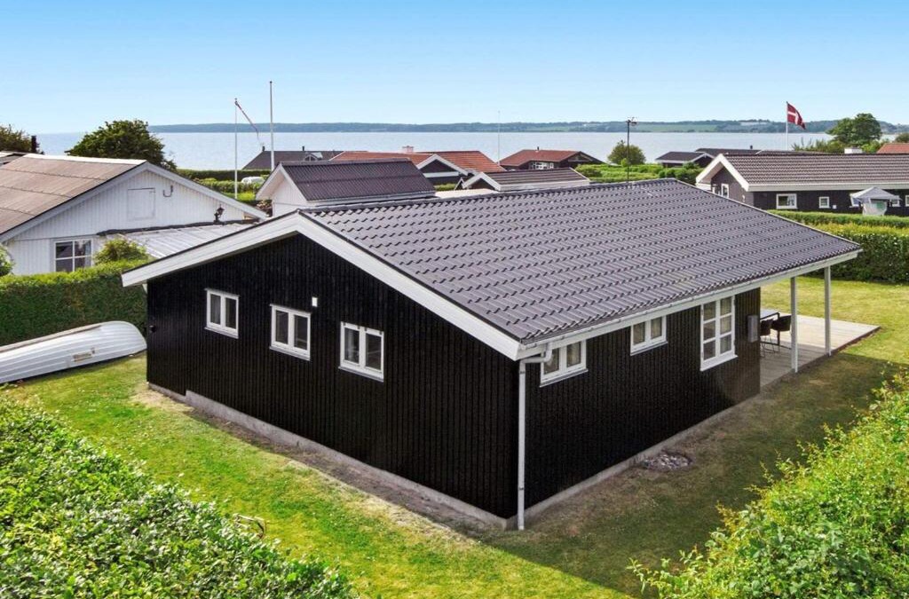 Horsens House | Renovated Waterfront Retreat-By Traum