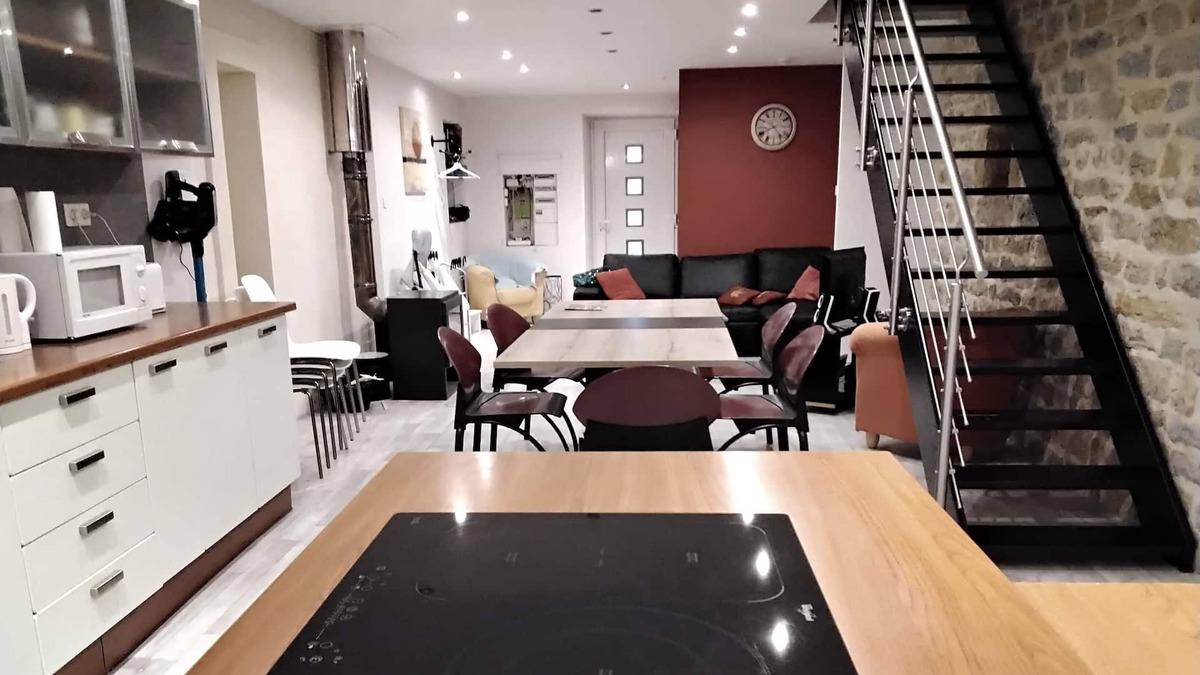 L'Etoile House | renovated winegrower's village house enclosed green space