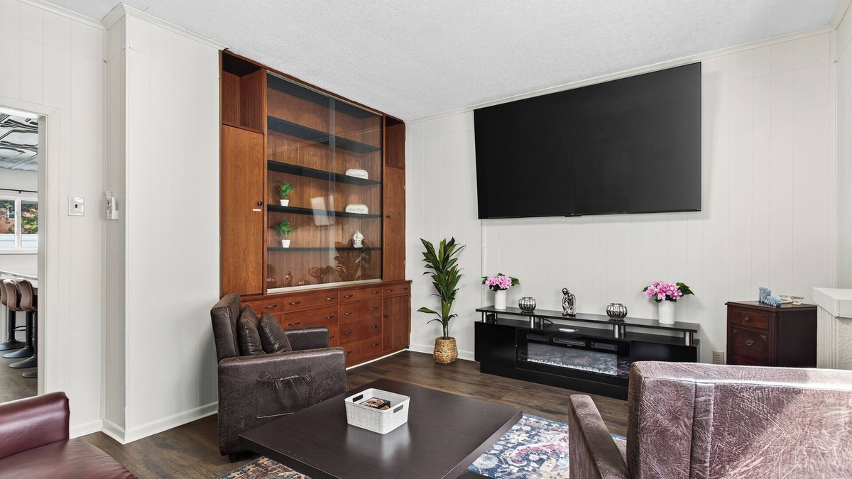 Renovo House | Renovo Escape: Game Room + Spa Bath + Views