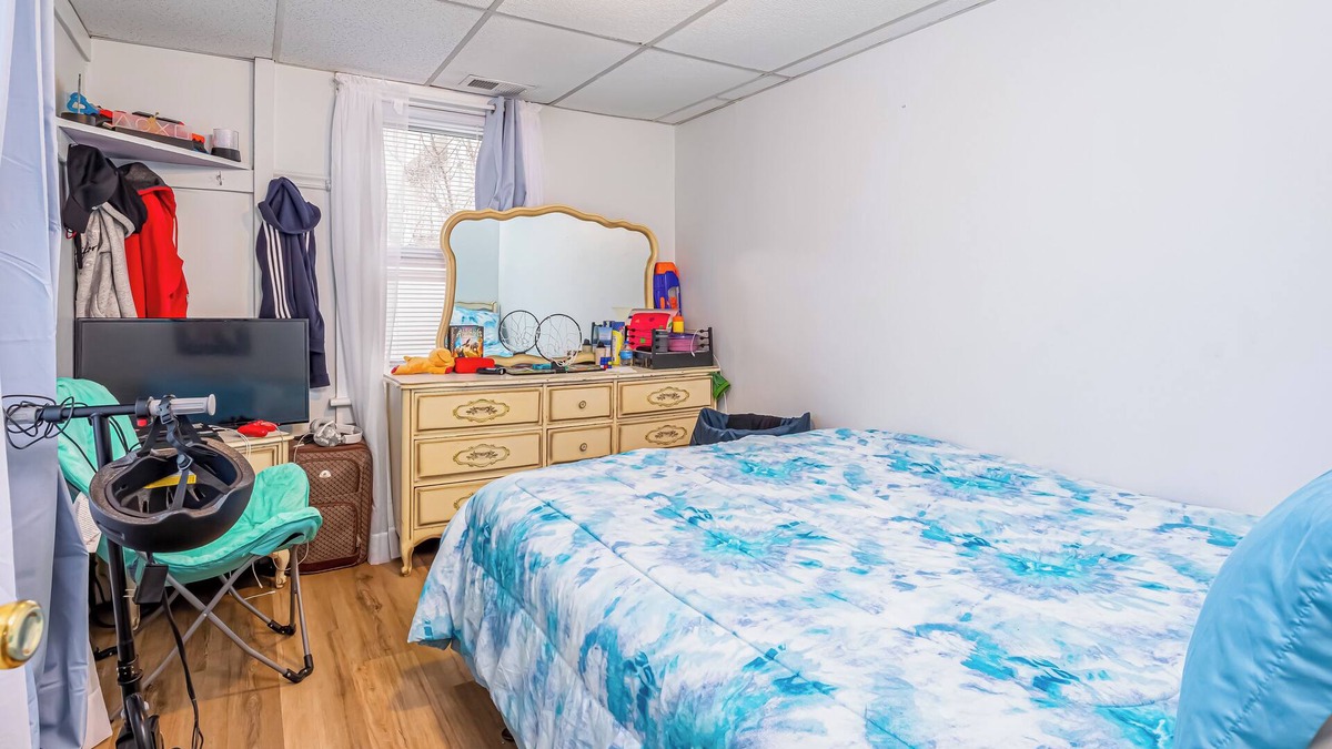 Wildwood House | Rent 21 + 3 bedroom home 1 block from beach 5 minute walk to convention center!