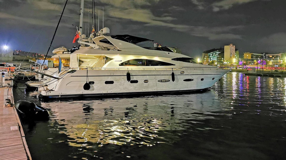 Barceloneta Boat Rental | Rent a Luxury Motor Yacht in Port Olympic