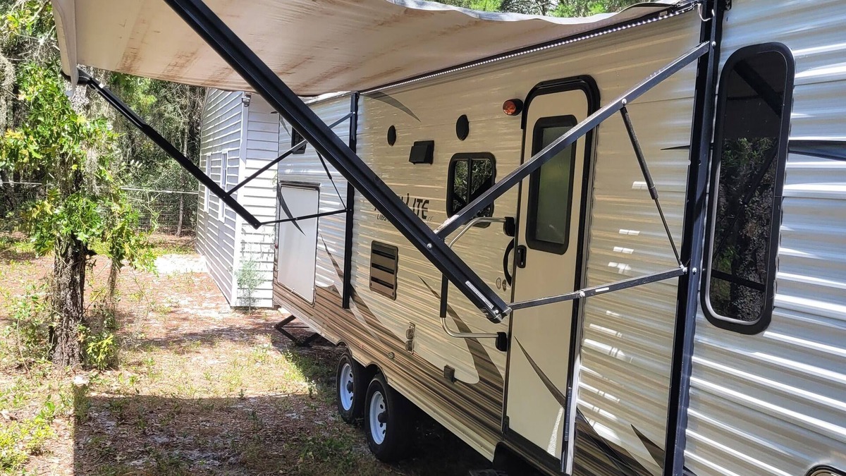 Painters Hill House | Rent an AWESOME RV at the beach! Sleeps 8 plus outdoor kitchen!