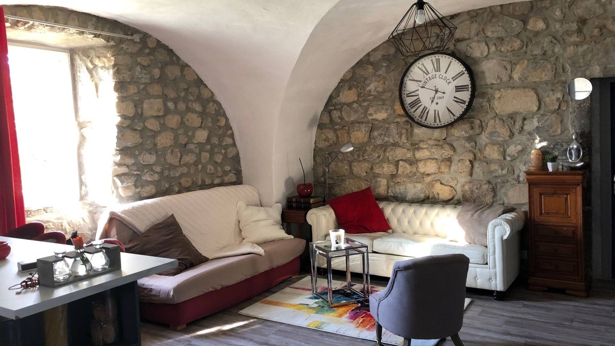 Ruoms Apartment | Rent apartment in the old mas of 1856.