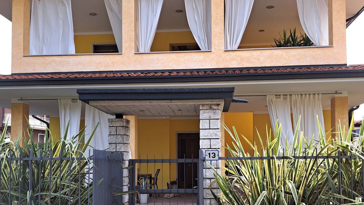 Lugana Apartment | Rent apartment on the first floor proximity Virgilio spa.