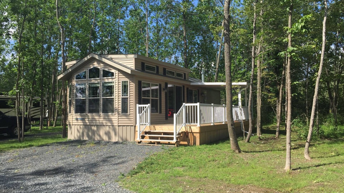 Algoma District Cottage | RENT OUR LUXURIOUS PARK MODEL COTTAGE