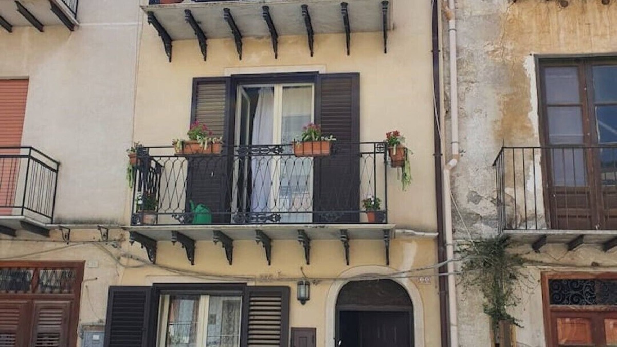 Ciminna House | Rent rooms with bathroom for exclusive use in a downtown building
